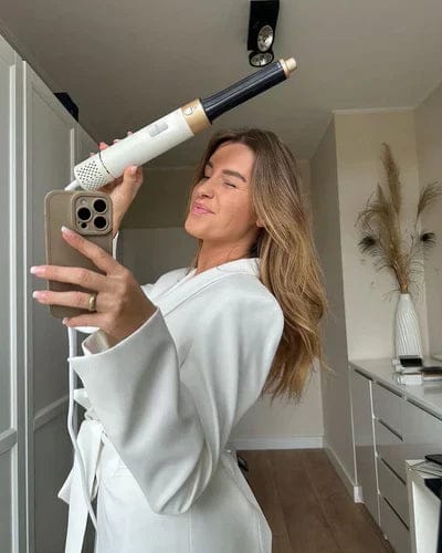 <strong>Rachel</strong>